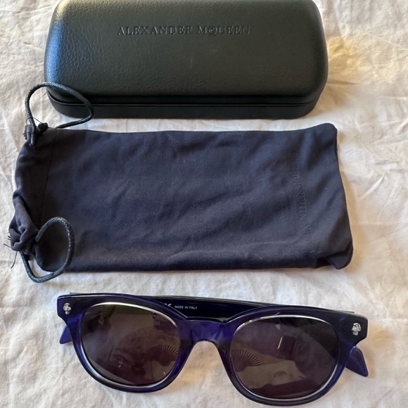 Alexander McQueen Blue Sunglasses- Like New - Picture 2 of 7